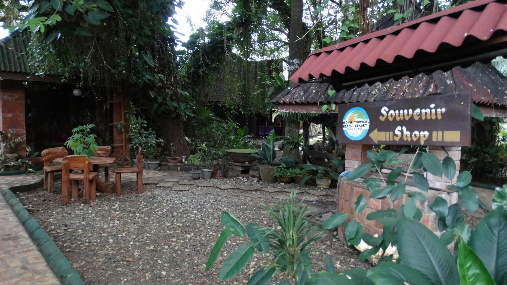 Alona Tropical Beach Resort Panglao 3*,